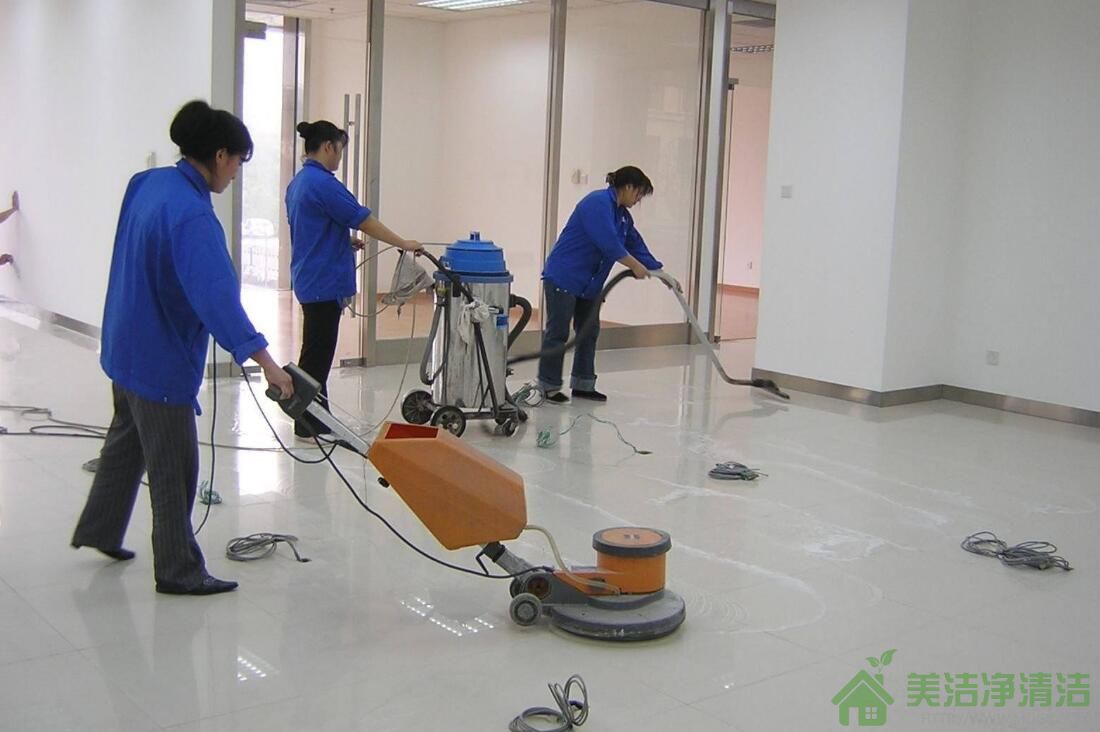 深圳龙华新区楼盘开荒清洁案例