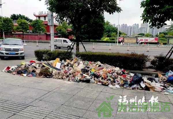 夜行闽江大道偷倒垃圾 福州新绿源保洁服务公司被罚3万(图1)